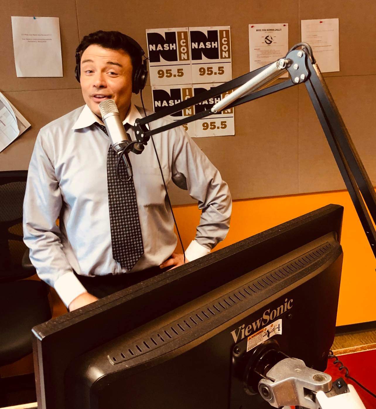 Jeff Womack WSM-FM NSAH Icon 95.5 at the microphone